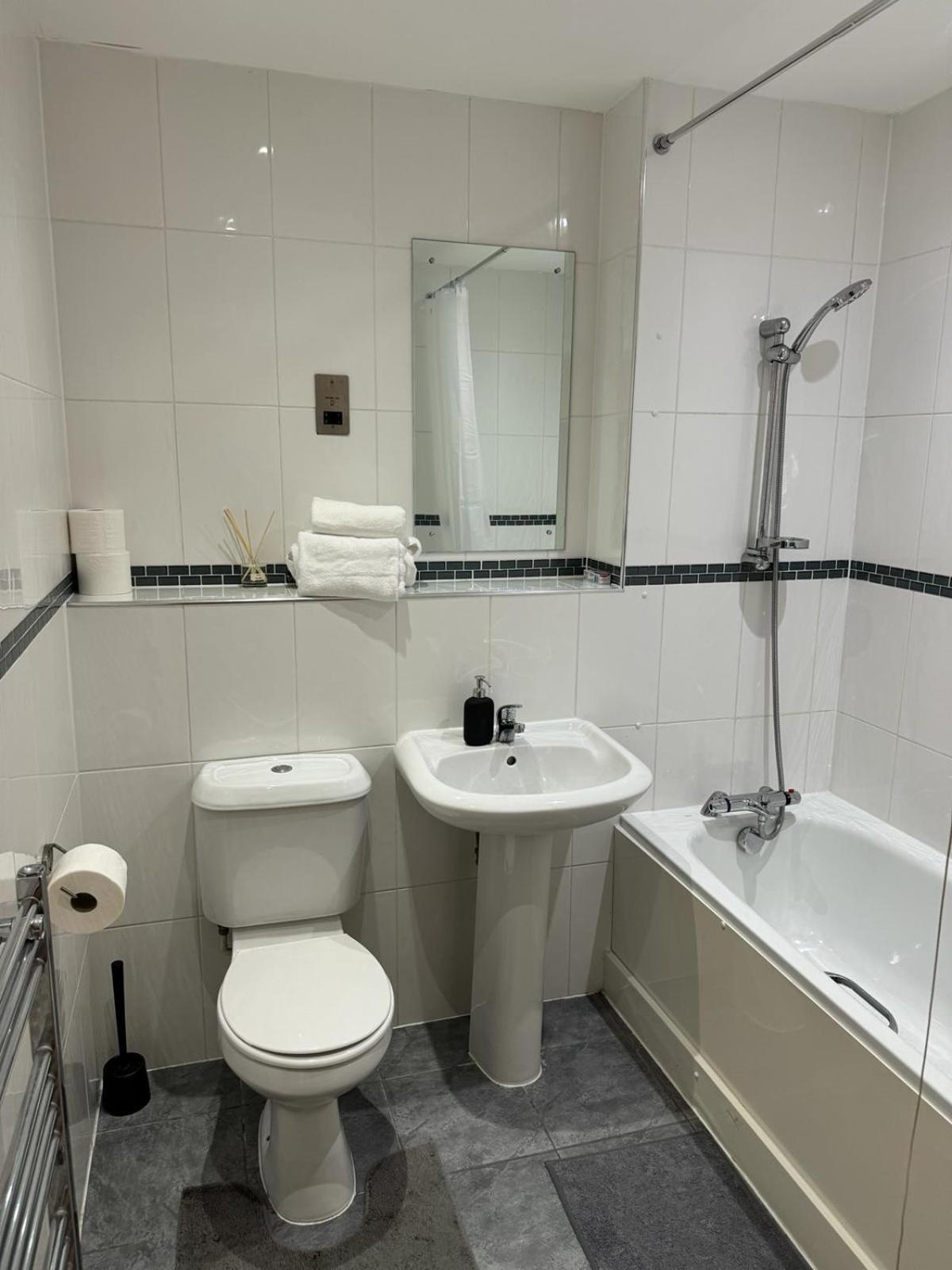 Spacious 2 Bedrooms Apartment In Stratford London Exteriör bild